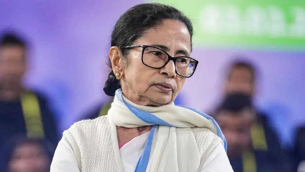 మమతా బెనర్జీ నివాసానికి చేరుకున్న సీఐడీ అధికారులు