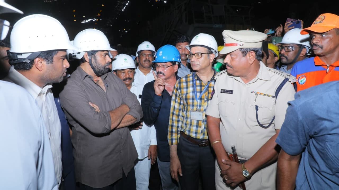 స్టీల్ ప్లాంట్ ప్రమాదస్థలిని పరిశీలించిన పవన్ కల్యాణ్