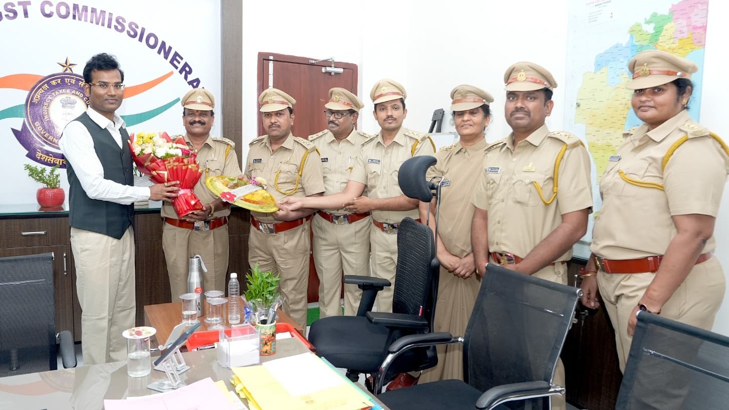 కేంద్ర ఆర్థికాభివృద్ధికి ట్యాక్స్ ఇన్స్పెక్టర్లే బలమైన ఆధారం: అరుణ్ రిచర్డ్