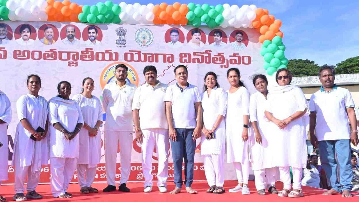 యోగాను జీవితంలో భాగం చేసుకోవాలి: రాజేంద్రన్
