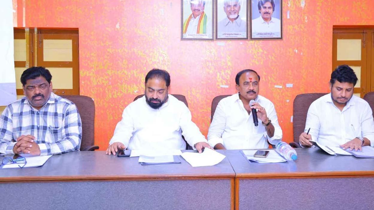 అక్రమ లే అవుట్లపై కఠిన చర్యలు: మాలకొండయ్య
