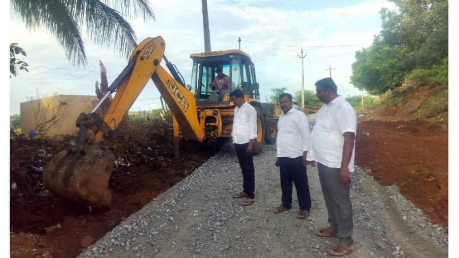 పాపంపల్లిలో బీటీ రోడ్డు పనులు వేగవంతం