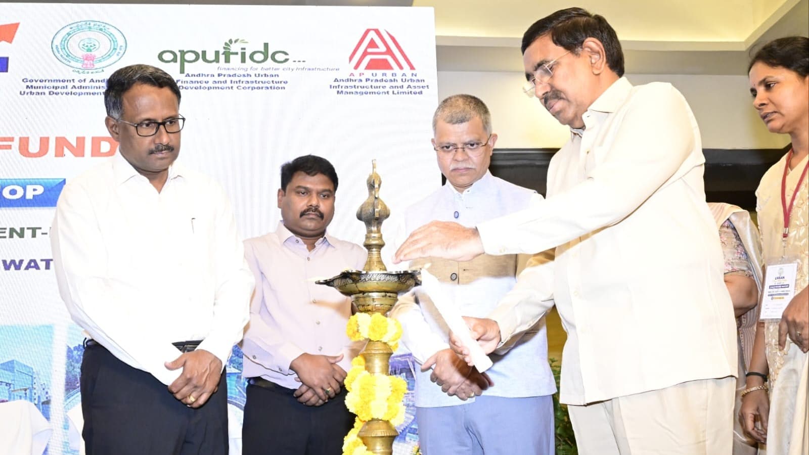 పట్టణాభివృద్ధికి భారీ ప్రణాళికలు: మంత్రి నారాయణ