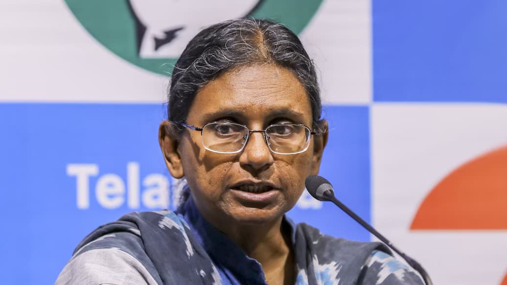 మీనాక్షి నామినేషన్ వివాదం.. ఎన్నికల సంఘానికి కాంగ్రెస్ ఫిర్యాదు