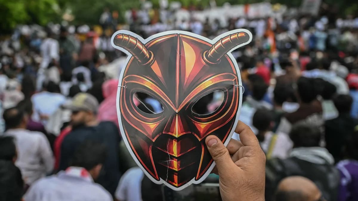 నేడు పుణెలో కాక్రోచ్ జనతాపార్టీ నిరసనలు