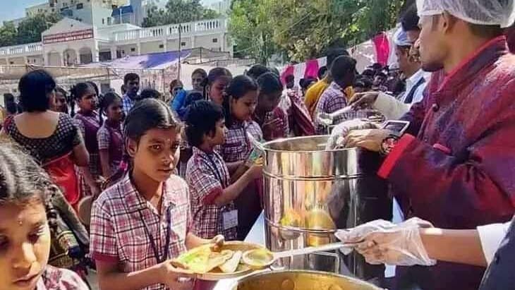 తెలంగాణలో బ్రేక్‌ఫాస్ట్ పథకం తొలి విడత ప్రారంభం