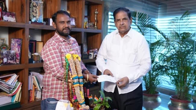 ఎస్వీ అన్నప్రసాదం ట్రస్టుకు రూ.10 లక్షల విరాళం