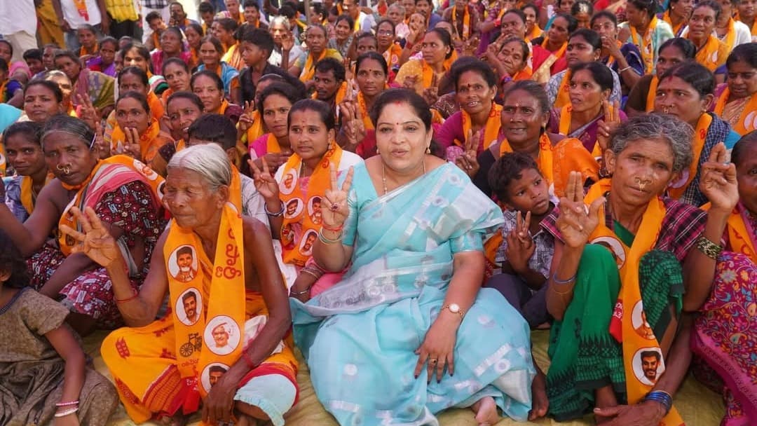 సంధ్యారాణి సమక్షంలో టీడీపీలో 560 కుటుంబాల చేరిక