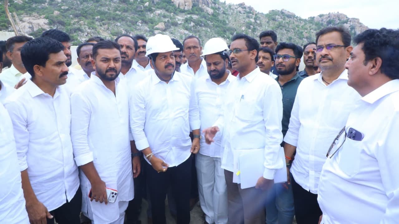 మైనింగ్ రంగాన్ని దేశానికే ఆదర్శంగా తీర్చిదిద్దుతాం: కొల్లు రవీంద్ర