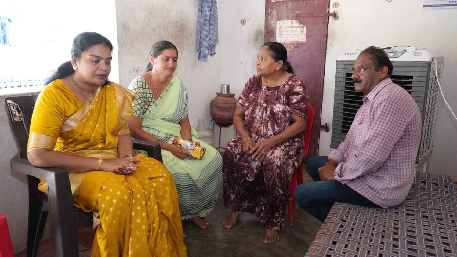 టీడీపీ నేతలను పరామర్శించిన తంగిరాల సౌమ్య