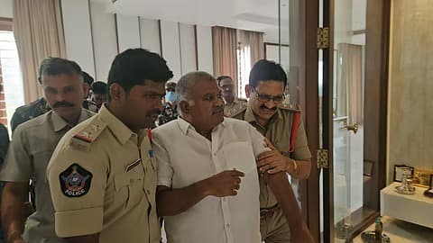 తాడిపత్రిలో ఉద్రిక్తత.. పోలీసుల అదుపులోకి కేతిరెడ్డి
