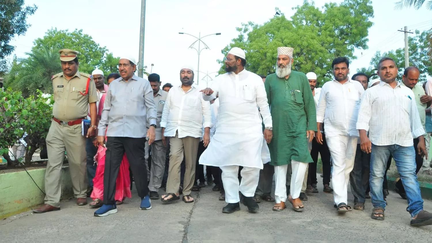 రొట్టెల పండుగ ఏర్పాట్లపై మంత్రి నారాయణ సమీక్ష