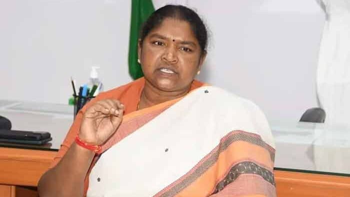 ఖమ్మం బాలికకు అండగా ప్రభుత్వం: సీతక్క