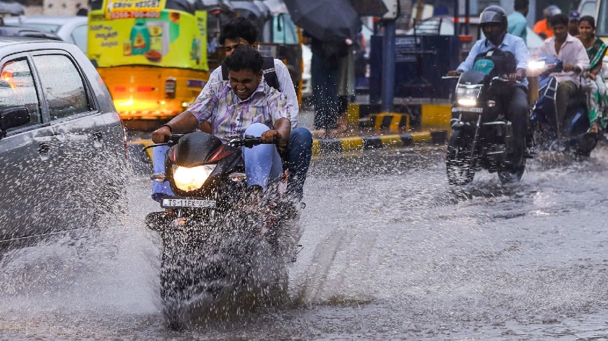 హైదరాబాద్‌ను ముంచెత్తిన వాన..