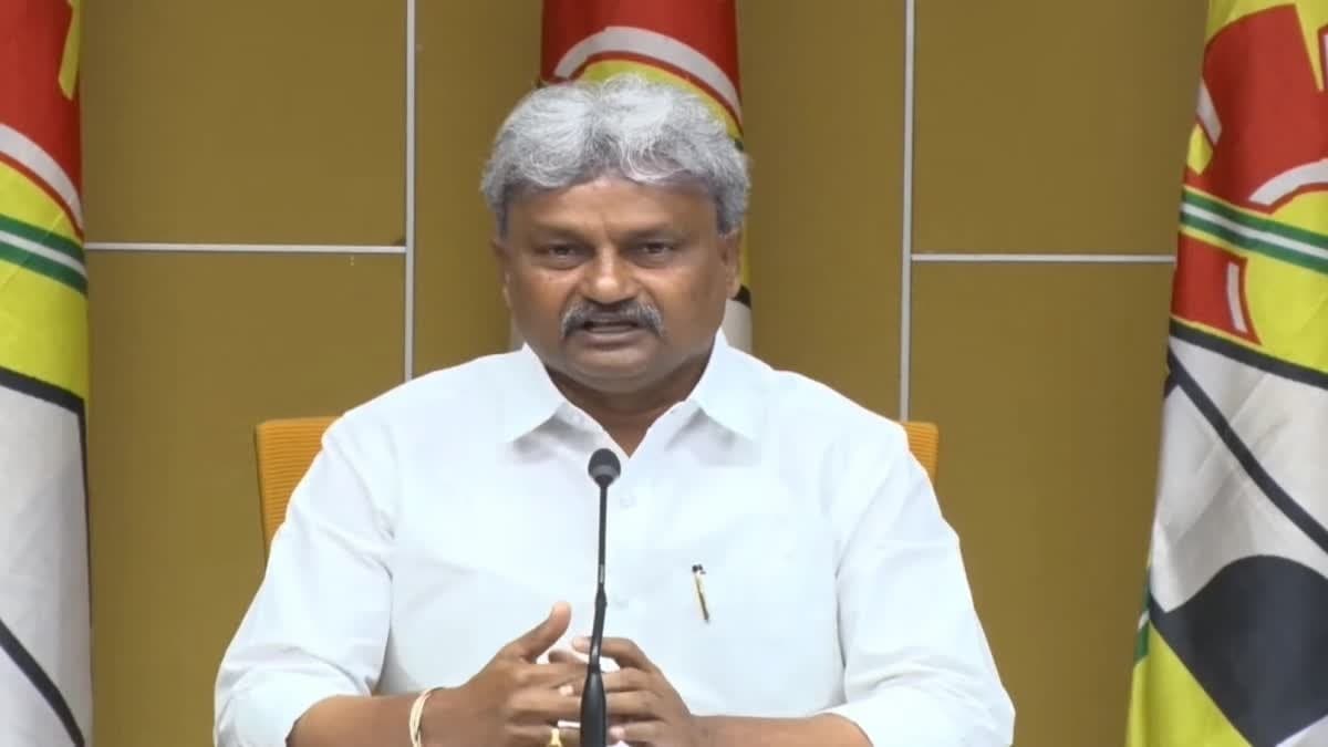 గొడ్డలి స్టాయికి ఎదిగి, బొద్దింక స్థాయికి దిగజారాడు : పిల్లి మాణిక్యరావు