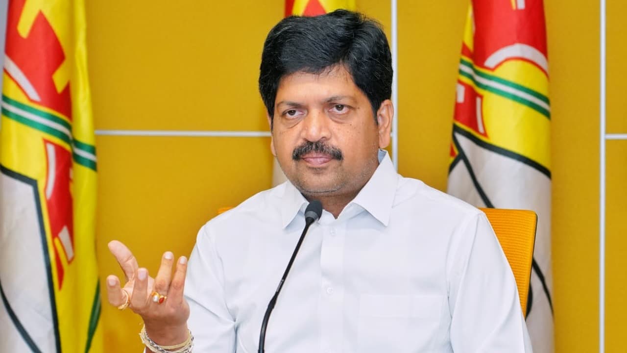 వెన్నుపోటుకు బ్రాండ్ అంబాసిడర్ జగన్: కొల్లు రవీంద్ర