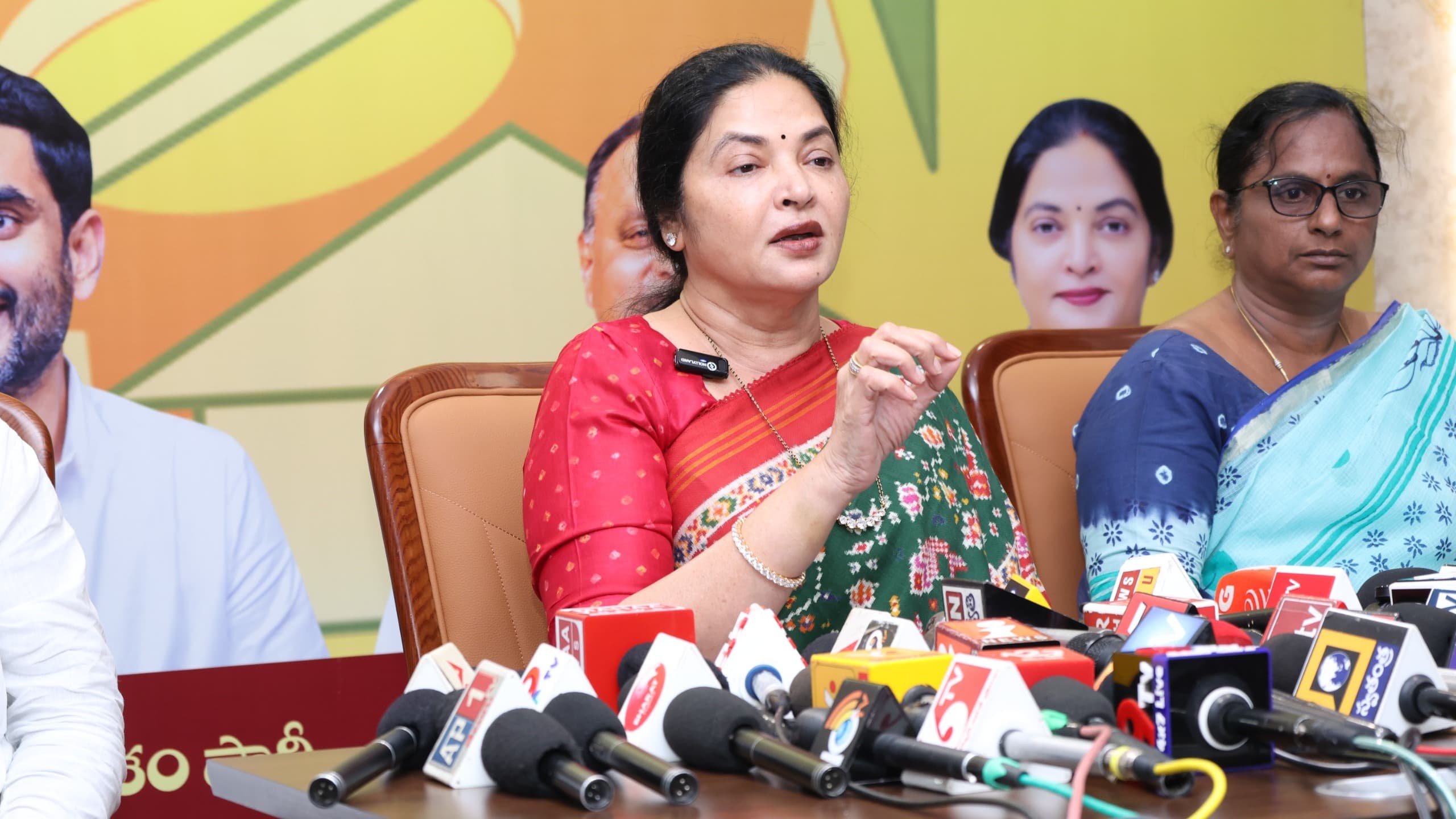 యూరియాపై అపోహలు వద్దు.. నిల్వలు సమృద్ధిగా ఉన్నాయి: ప్రశాంతి రెడ్డి