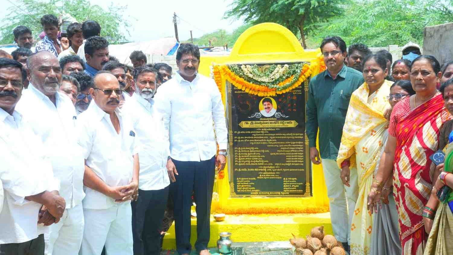 గిద్దలూరులో నూతన సీసీ రోడ్లకు శంకుస్థాపన చేసిన ముత్తుముల