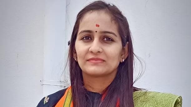 దివ్యాంగులు, వృద్ధులకు ఎంపీ డాక్టర్ బైరెడ్డి శబరి భరోసా