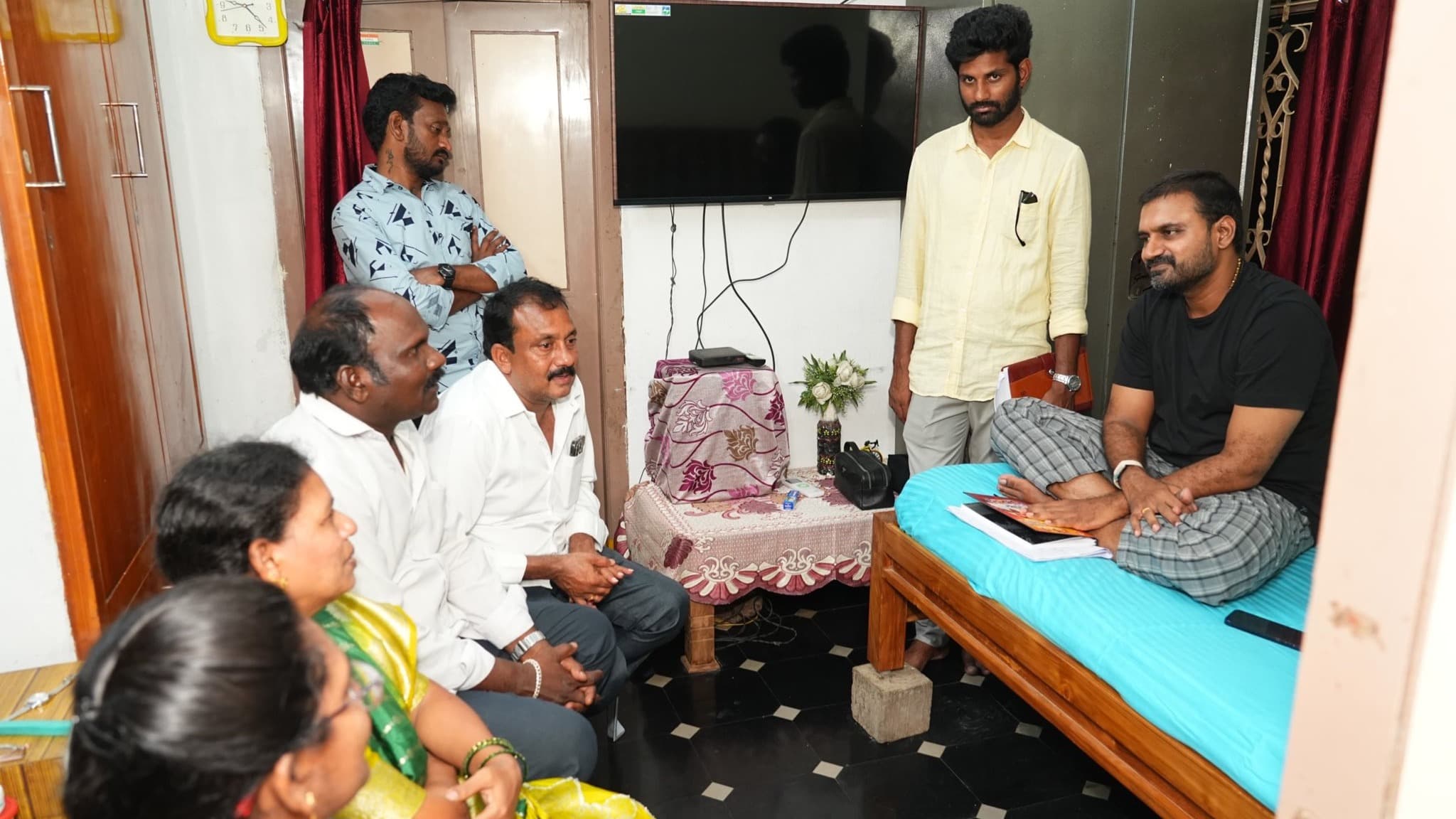 ప్రజల మధ్యే ఎమ్మెల్యే ఆదిరెడ్డి.. కార్యకర్త ఇంట్లో రాత్రి బస