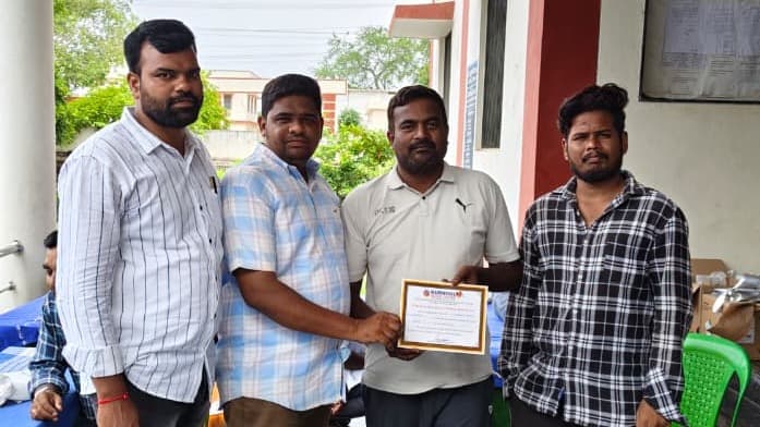 యువత రక్తదానానికి ముందుకు రావాలి: టంగుటూరి శీనయ్య