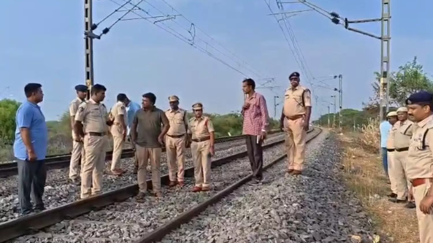సర్కార్ ఎక్స్‌ప్రెస్‌లో దోపిడి..