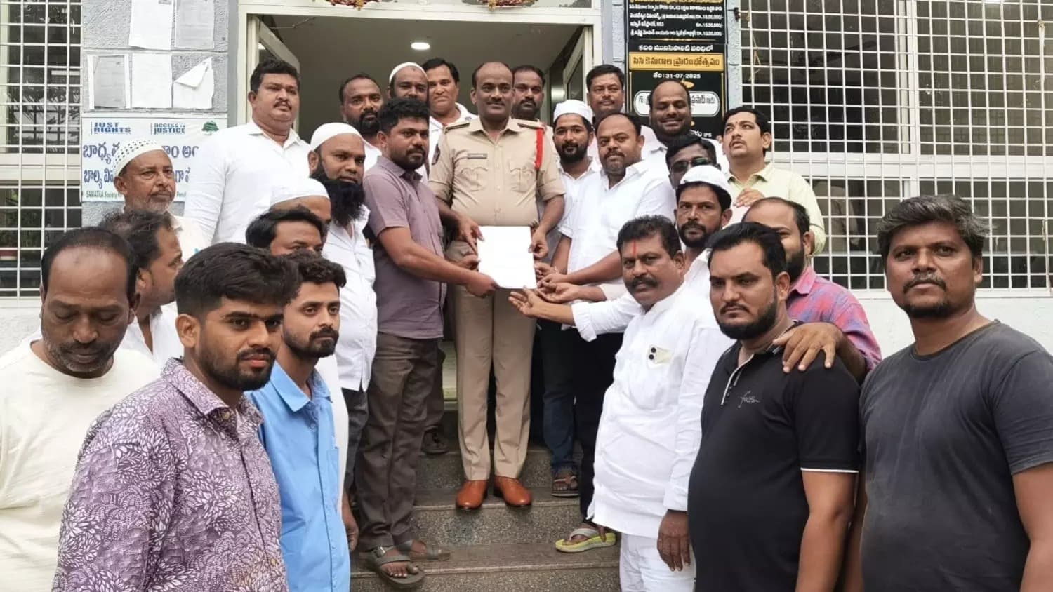 బీజేపీ నేత విష్ణువర్ధన్‌పై కదిరిలో టీడీపీ నేతలు ఫిర్యాదు
