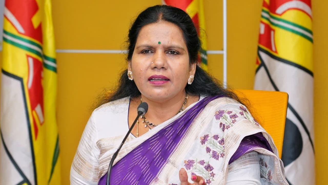 మహిళల అవమానంపై వైసీపీకి పీఠల సుజాత హెచ్చరిక