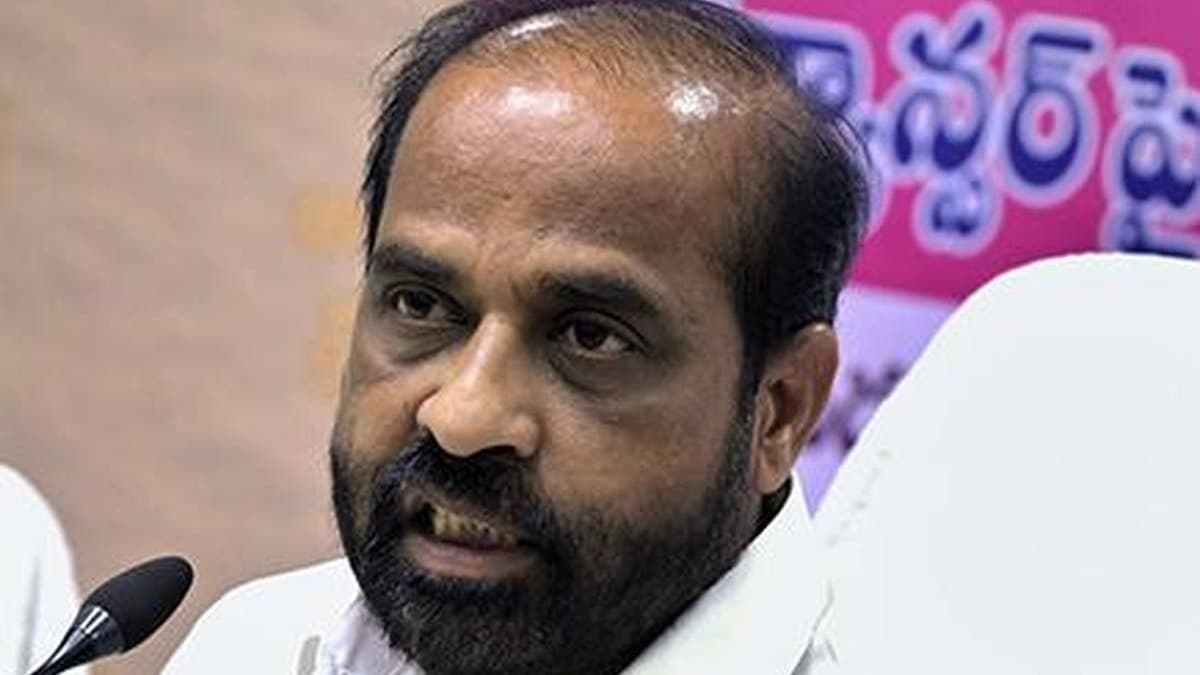 విధులకు గైర్హాజరైన వైద్యులపై సర్కార్ కఠిన చర్యలు..