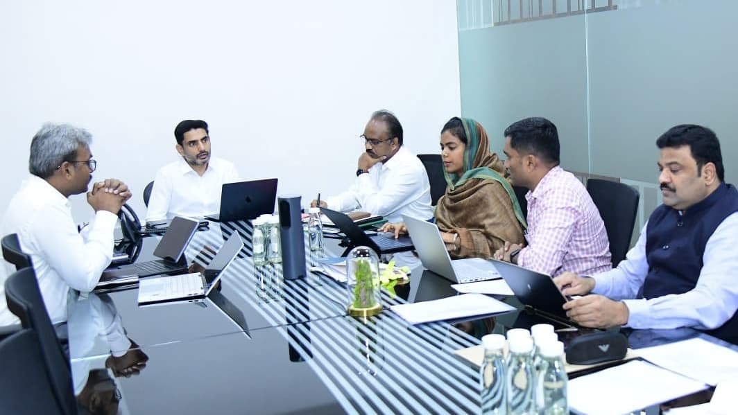 విద్యార్థుల అభ్యసనంపై ప్రత్యేక దృష్టి.. విద్యాశాఖ అధికారులకు మంత్రి నారా లోకేష్ కీలక ఆదేశాలు