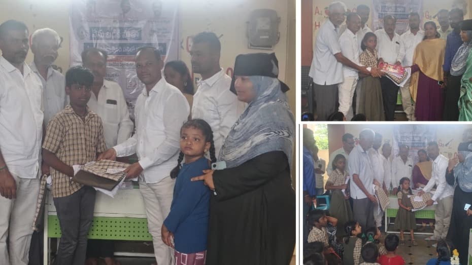 కుప్పం ఎన్టీఆర్ కాలనీలో విద్యార్థులకు పుస్తకాలు, యూనిఫాంల పంపిణీ