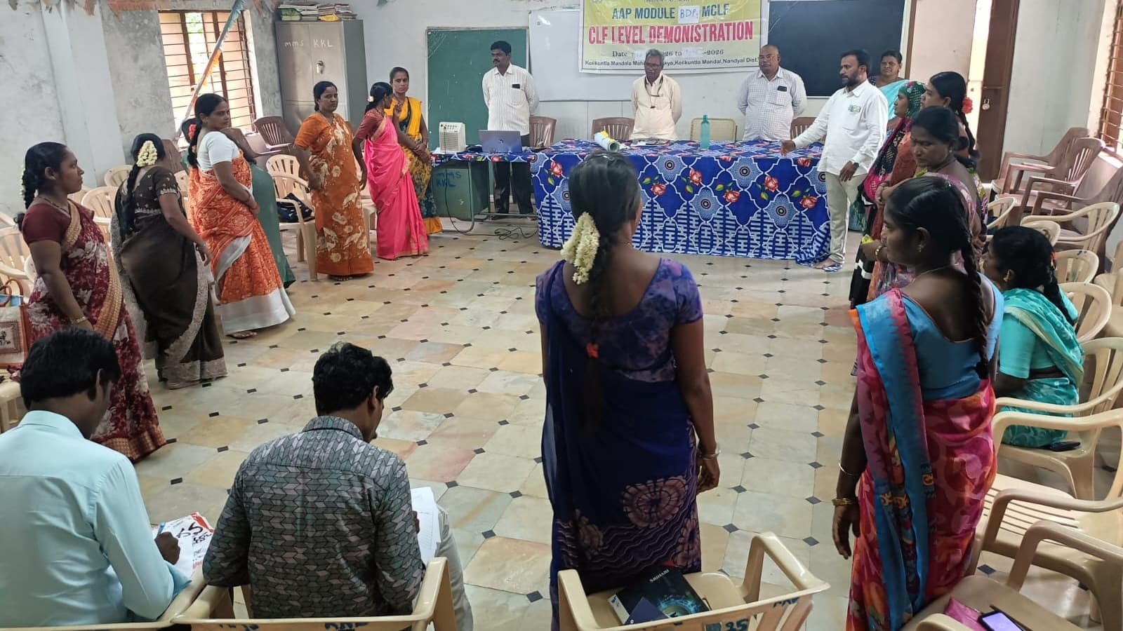 స్త్రీనిధి శిక్షణలో స్వయం ఉపాధి రుణాలపై అవగాహన