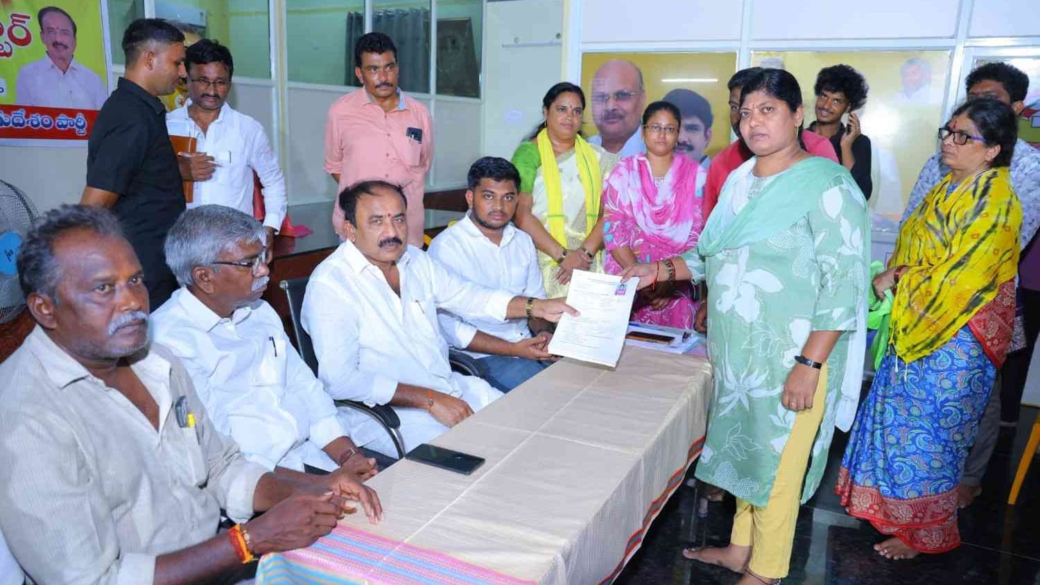 ప్రజా దర్బార్‌లో 26 అర్జీలు స్వీకరించిన ఎమ్మెల్యే మాలకొండయ్య
