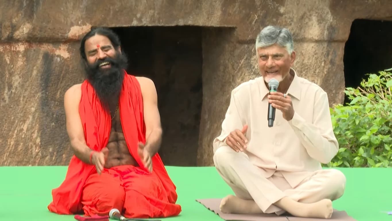 యోగా సాధనకు రాందేవ్ బాబా సేవలు ప్రశంసనీయం: సీఎం చంద్రబాబు