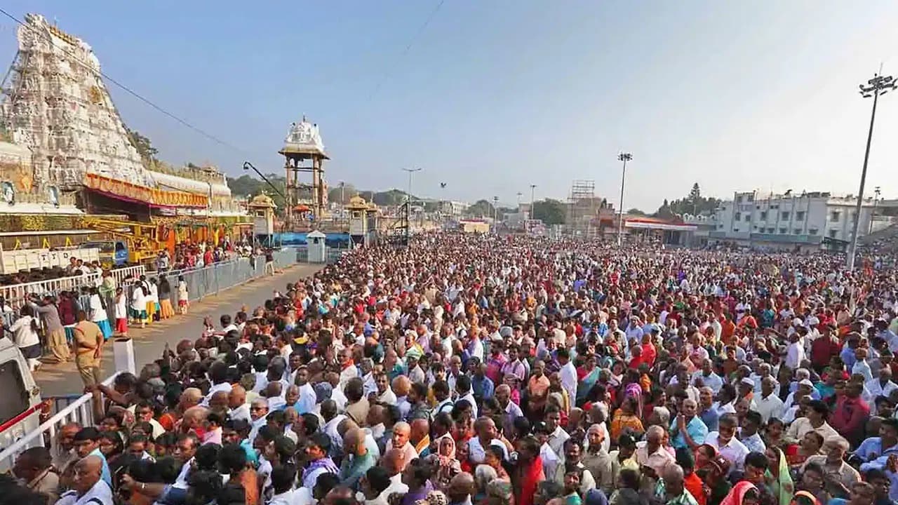 తిరుమలలో భక్తుల రద్దీ.. సర్వదర్శనానికి 24 గంటల నిరీక్షణ