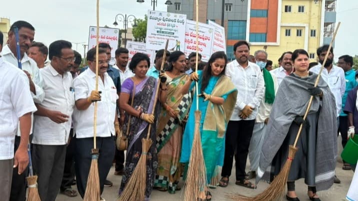 స్వర్ణాంధ్ర–స్వచ్ఛాంధ్రలో ప్రజల భాగస్వామ్యం పెరగాలి: శబరి