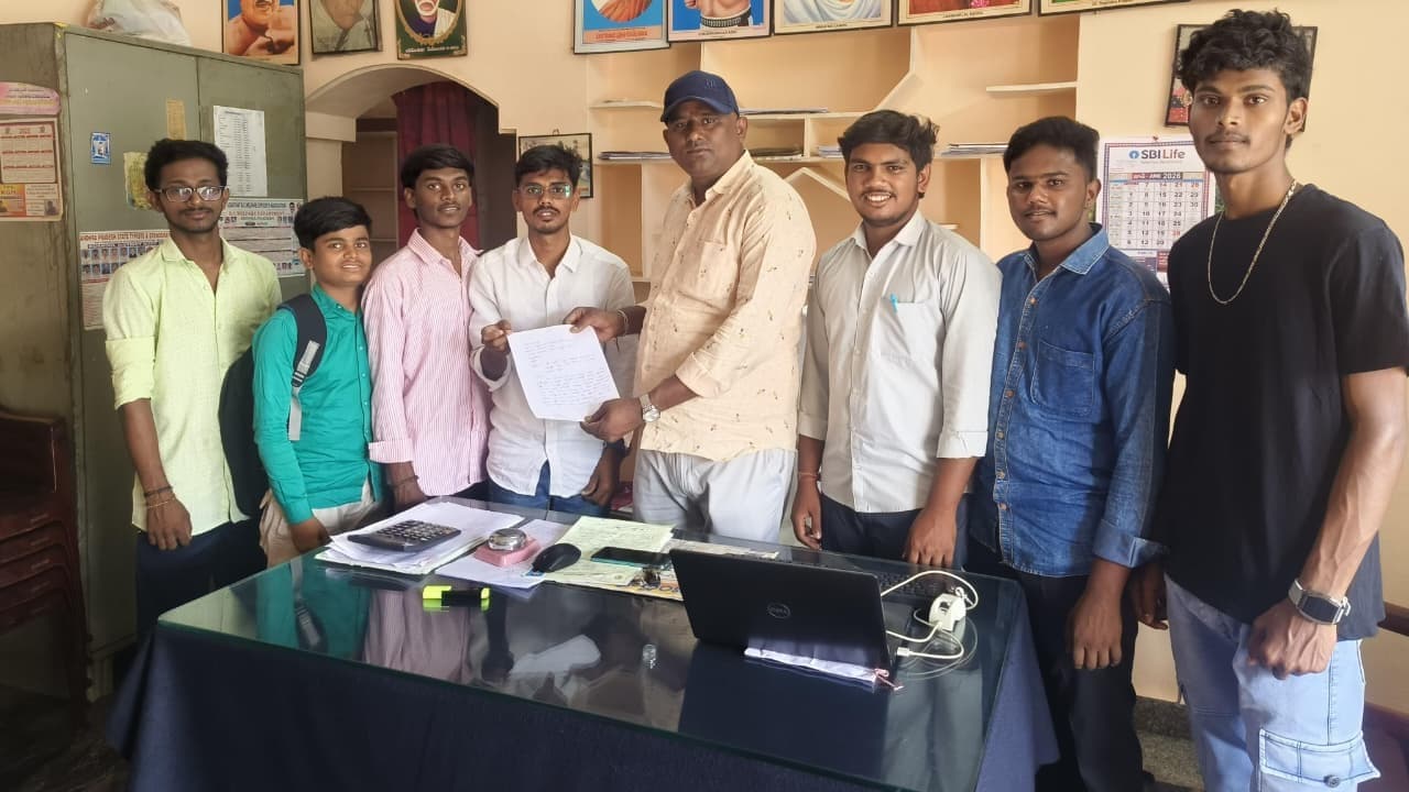 బీసీ హాస్టళ్లలో ప్రతి విద్యార్థికి వసతి కల్పించాలి: ఎస్‌ఎఫ్‌ఐ