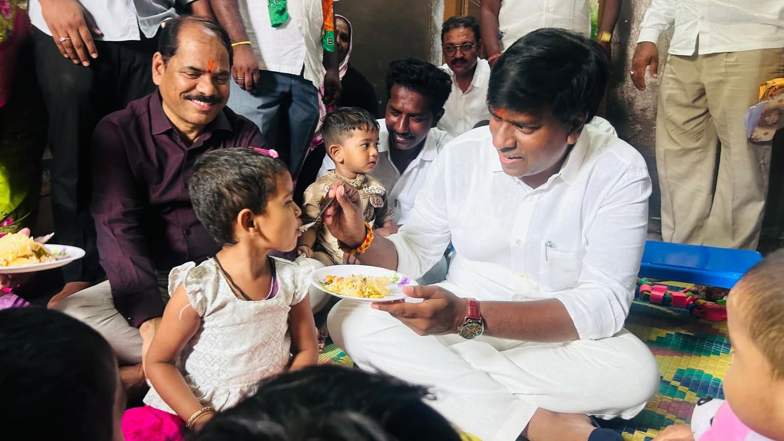 స్వచ్ఛాంధ్ర కార్యక్రమంలో అంగన్వాడీ కేంద్రాన్ని సందర్శించిన ఎమ్మెల్యే నాగేశ్వర్ రెడ్డి