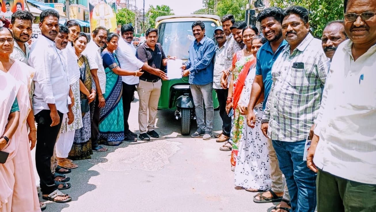 విజయవాడలో ఎలక్ట్రికల్ ఆటో డెమో ప్రారంభించిన బొండా ఉమా