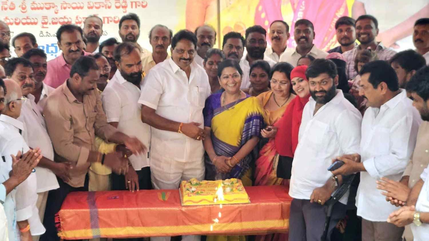 నారా భువనేశ్వరి జన్మదినోత్సవం సందర్భంగా రక్తదాన శిబిరం