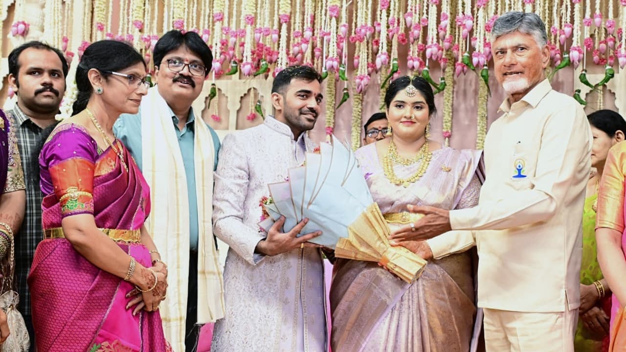 డాక్టర్ సురేష్‌బాబు కుమార్తె నిశ్చితార్థానికి హాజరైన సీఎం చంద్రబాబు