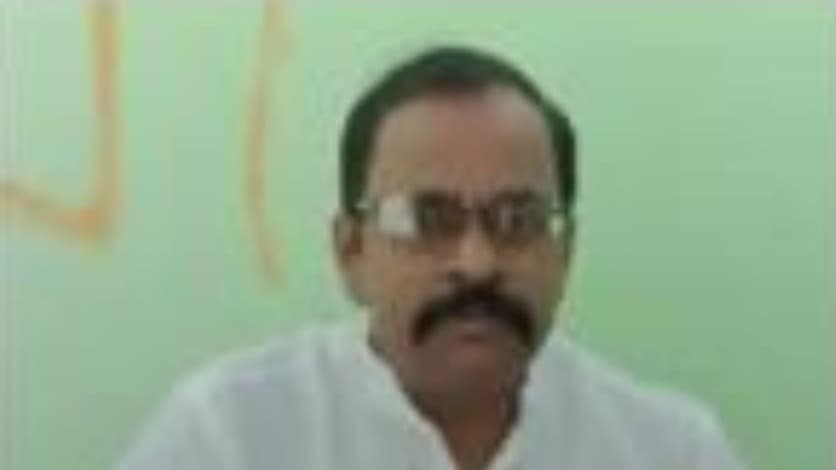ప్రజలు గెలిపించారు.. కానీ రోడ్డు వేయించలేకపోయా: ఎంపీటీసీ మోహన్ రెడ్డి 