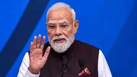 నీట్ విద్యార్థుల కోసం ఎయిర్‌పోర్టులోనే ఆగిన మోదీ..