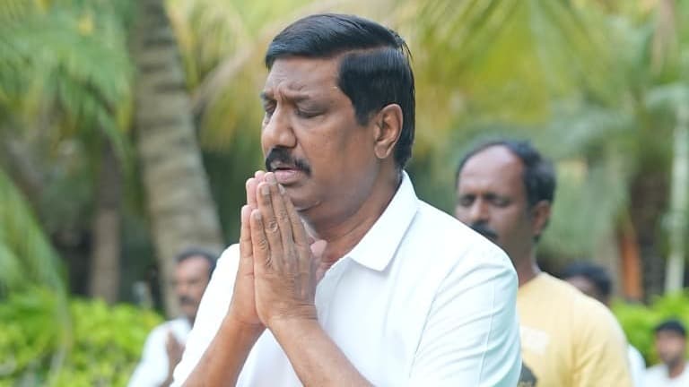యోగాంధ్రలో మంత్రి బీసీ జనార్దన్ రెడ్డి..