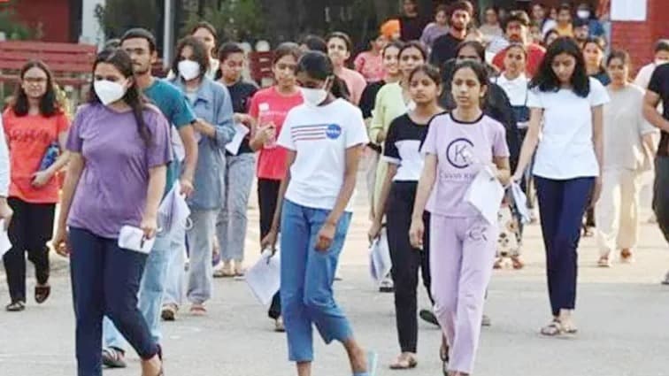 ప్రశాంతంగా ముగిసిన నీట్ రీటెస్ట్.. ఫిజిక్స్ పేపర్ టఫ్ అంటున్న విద్యార్థులు