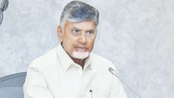 అమరావతి పరిసరాల్లో భారీ వర్షం సీఎం చంద్రబాబు నిలిచివేత