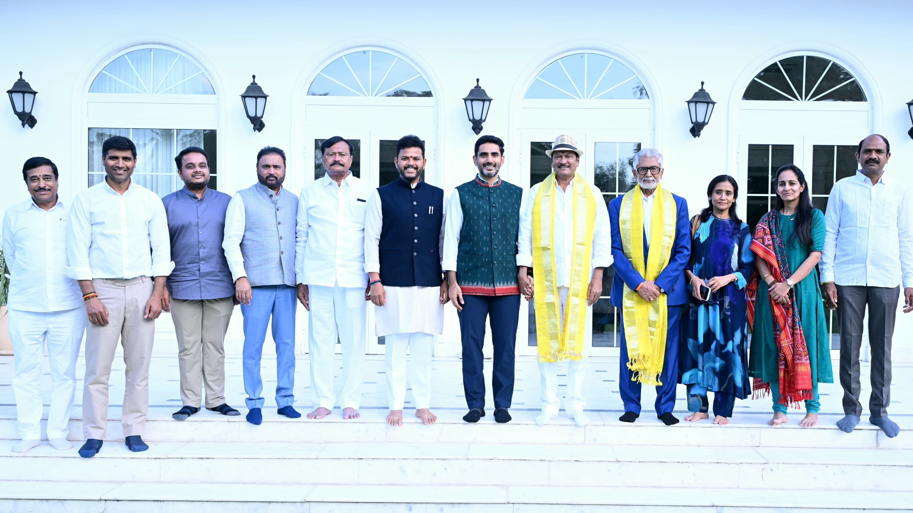 పద్మశ్రీ గ్రహీతలు మురళీమోహన్, రాజేంద్రప్రసాద్‌కు లోకేశ్ సత్కారం