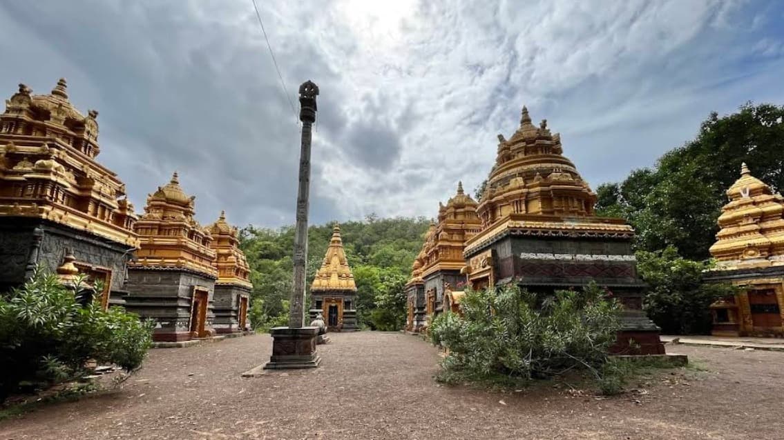 కొలను భారతి క్షేత్రంలో నవచండీ హోమం వివాదం