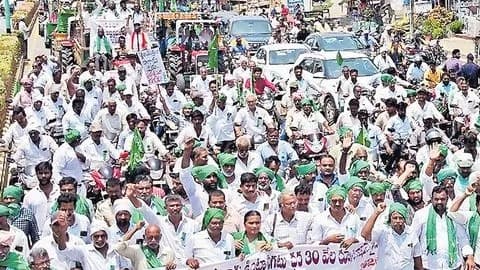 పొగాకు ధరల కోసం రైతుల పోరాటం..