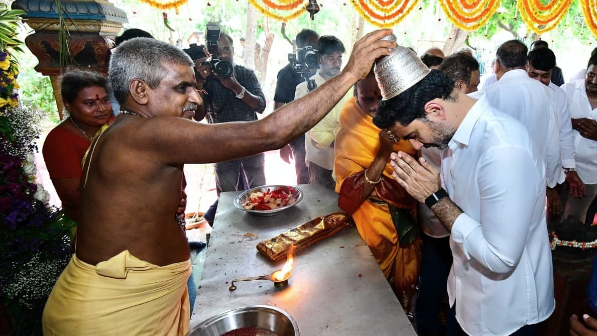 కొక్కిలగడ్డ మల్లేశ్వరస్వామిని దర్శించుకున్న మంత్రి లోకేష్